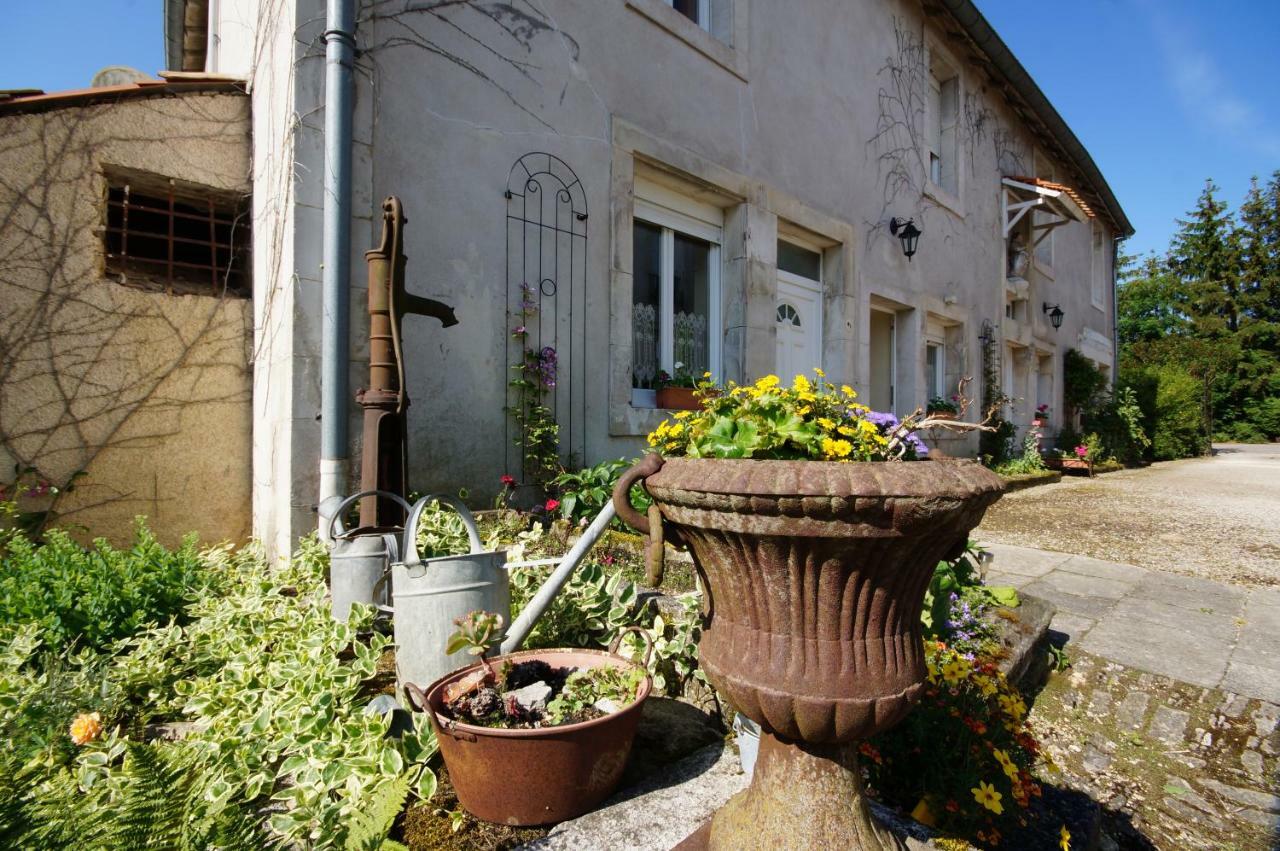 Le Clos Domremy Acomodação com café da manhã Exterior foto